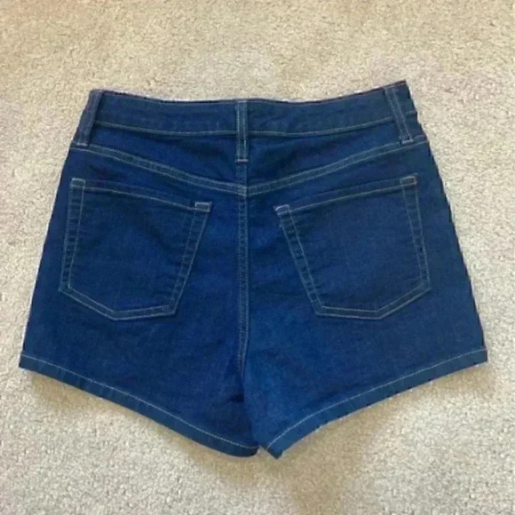 Wild fable high rise shorts in size 8 / 29R - Picture 2 of 4
